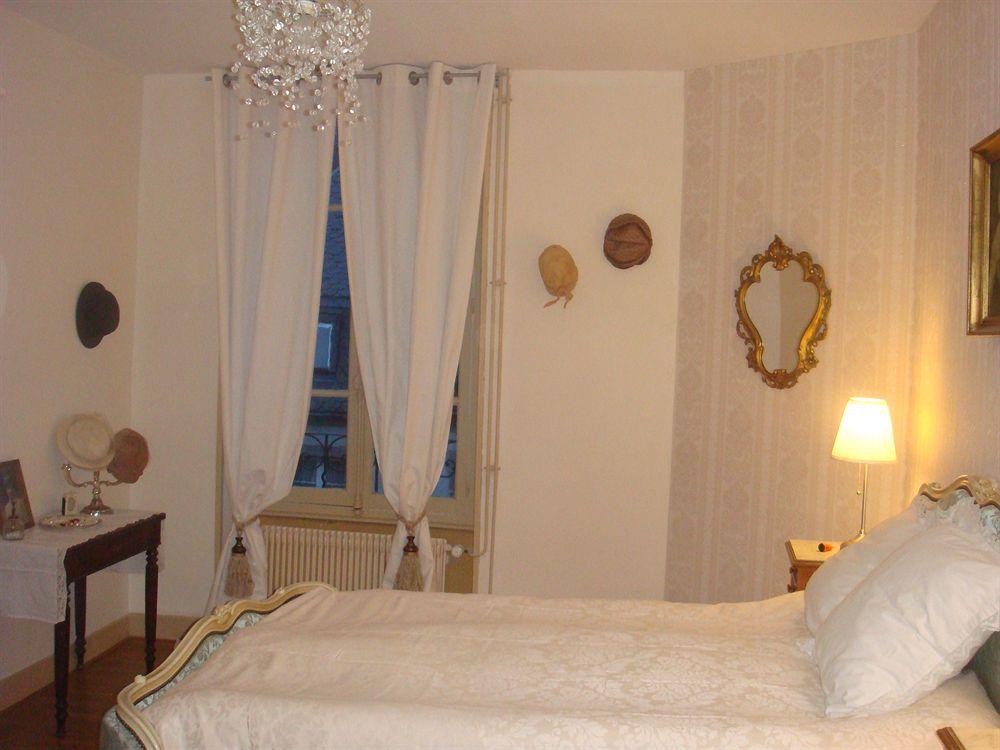 Hôtel De La Providence Égliseneuve-dʼEntraigues Buitenkant foto