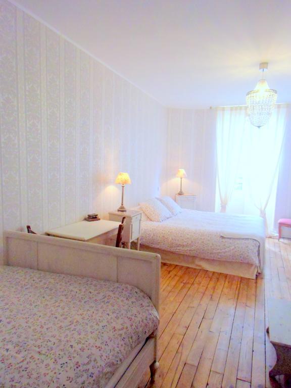Hôtel De La Providence Égliseneuve-dʼEntraigues Kamer foto
