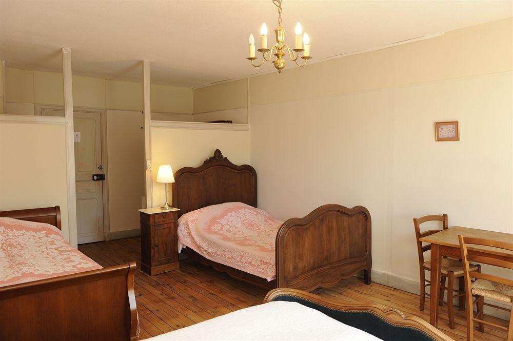 Hôtel De La Providence Égliseneuve-dʼEntraigues Buitenkant foto