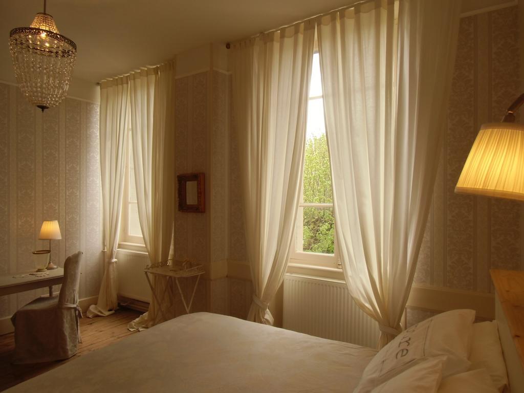 Hôtel De La Providence Égliseneuve-dʼEntraigues Buitenkant foto
