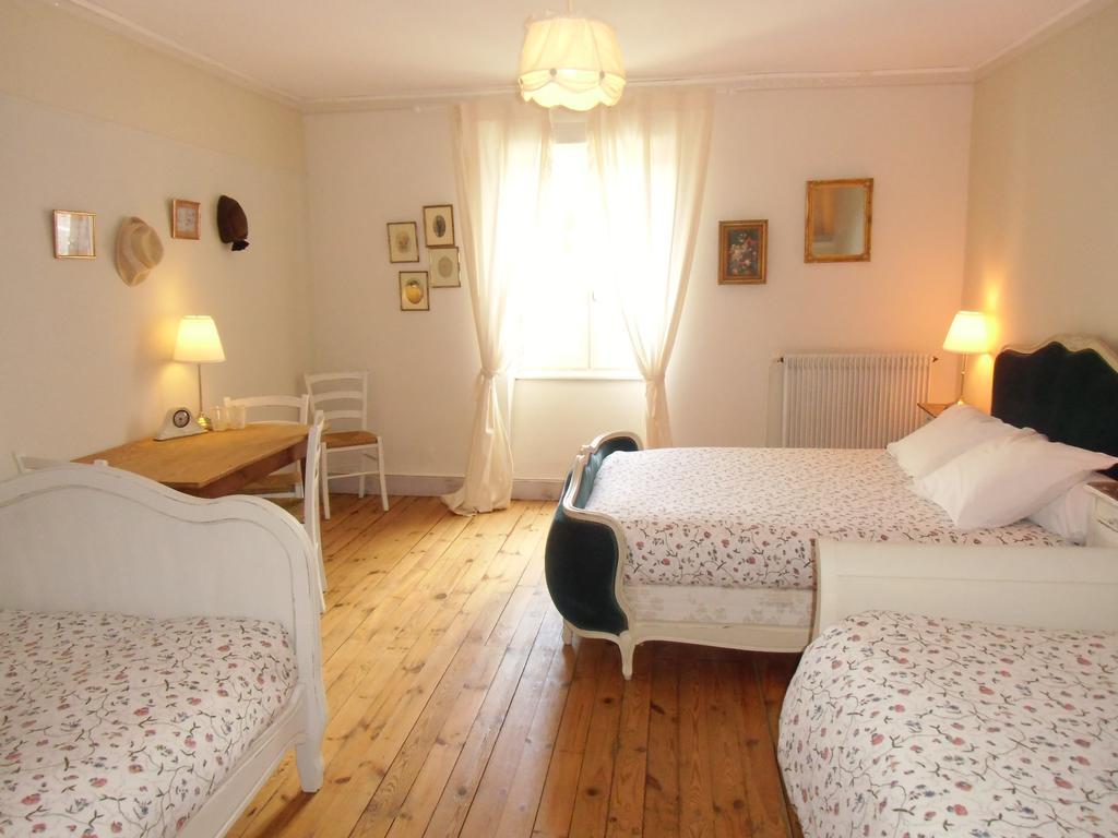 Hôtel De La Providence Égliseneuve-dʼEntraigues Buitenkant foto