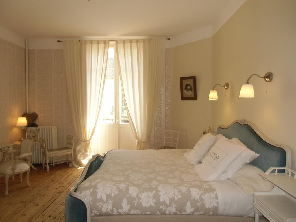 Hôtel De La Providence Égliseneuve-dʼEntraigues Buitenkant foto