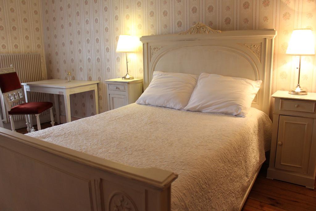 Hôtel De La Providence Égliseneuve-dʼEntraigues Buitenkant foto