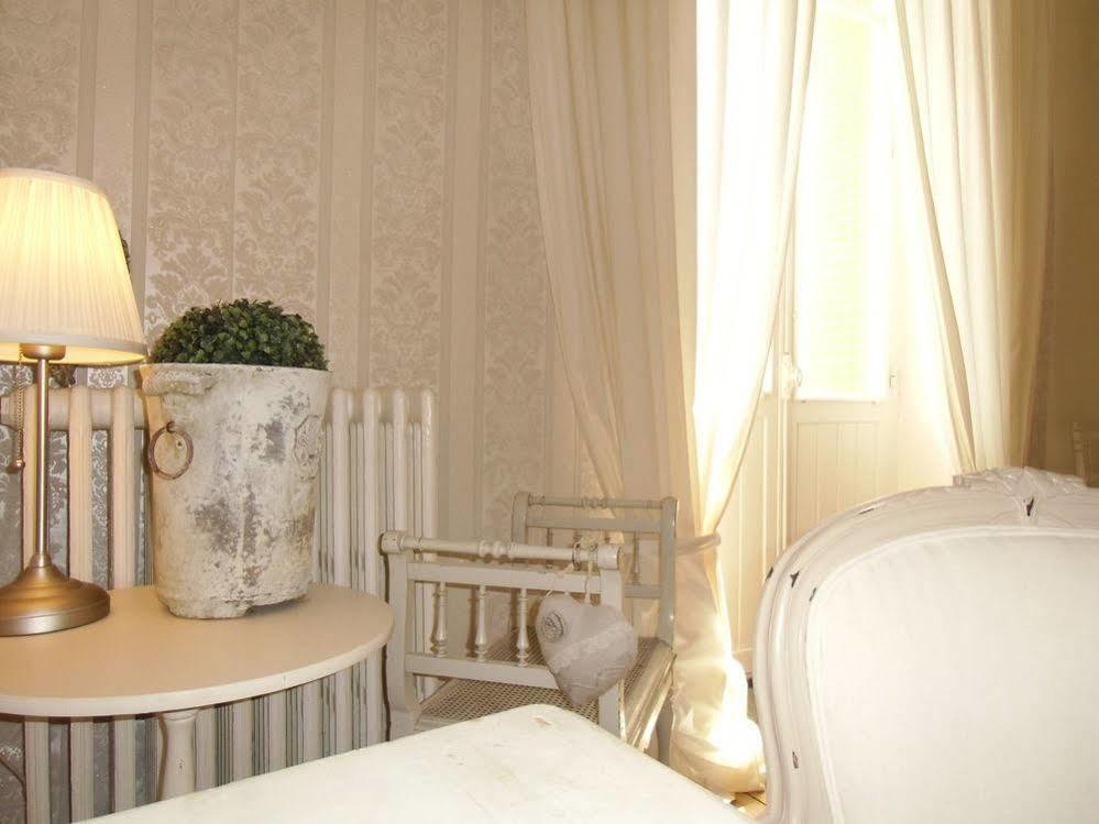 Hôtel De La Providence Égliseneuve-dʼEntraigues Buitenkant foto