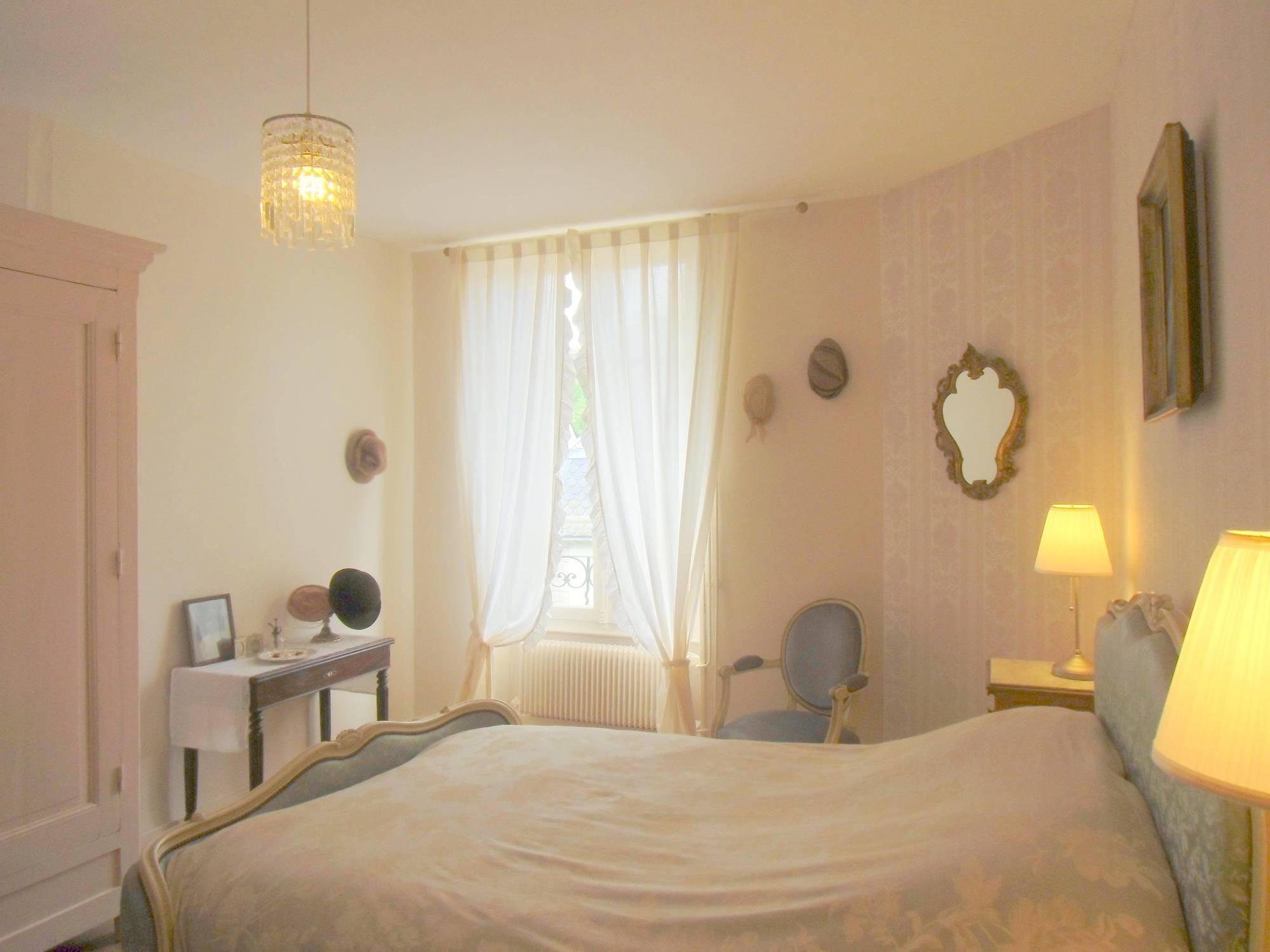 Hôtel De La Providence Égliseneuve-dʼEntraigues Buitenkant foto