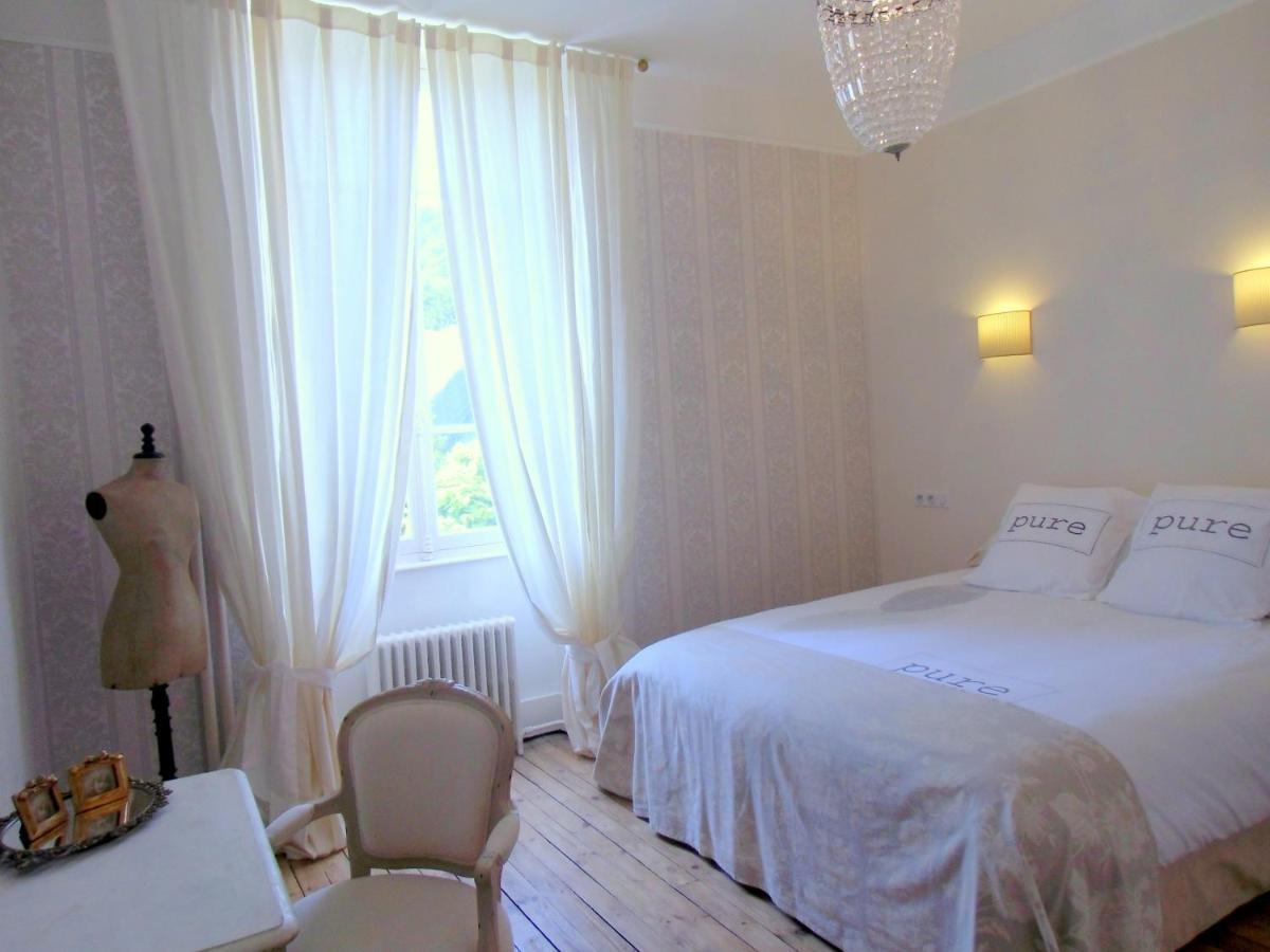 Hôtel De La Providence Égliseneuve-dʼEntraigues Kamer foto