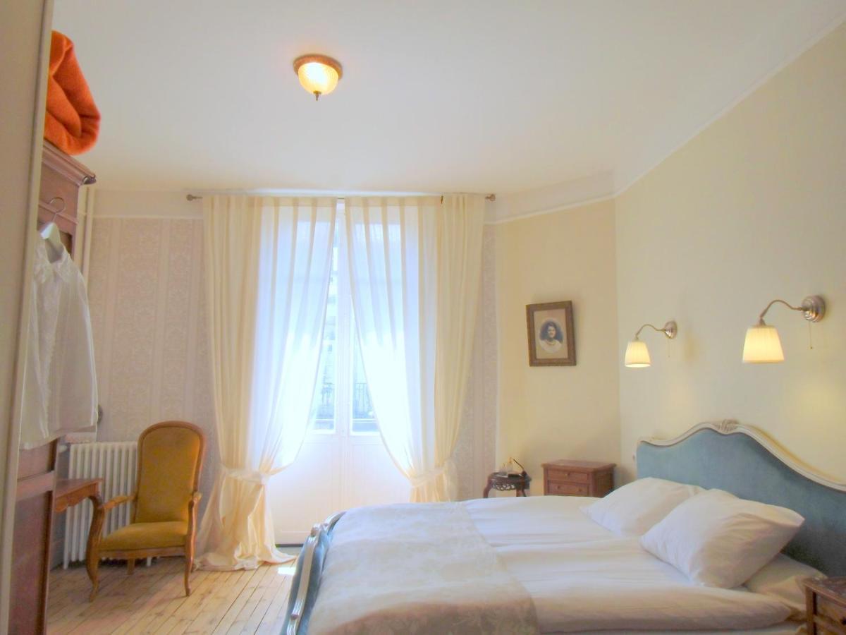 Hôtel De La Providence Égliseneuve-dʼEntraigues Kamer foto